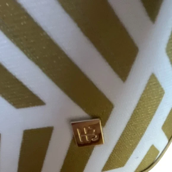 Hudson + Bleeker Gold Labyrinth Print Tote - Picture 2 of 16